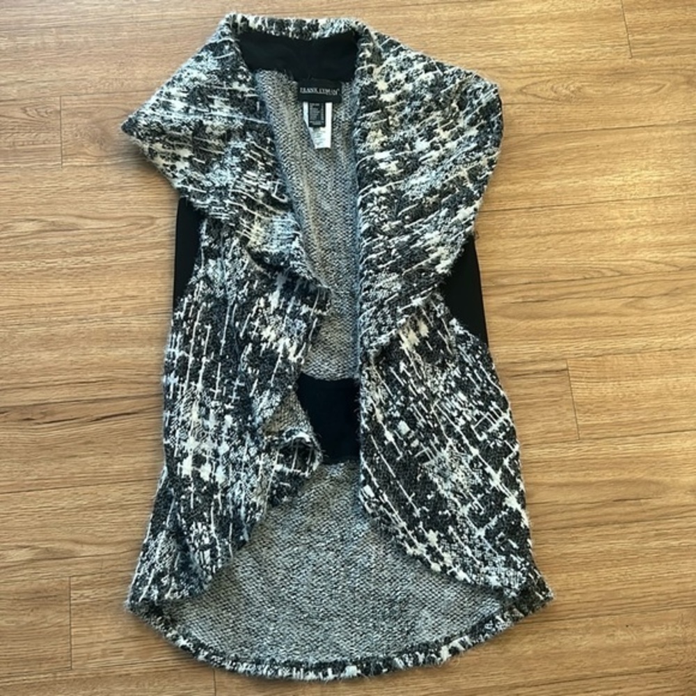 Frank Lyman - sleeveless Boucle waterfall vest